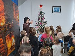 Ершовские дошкольники побывали на выставке удивительных ретро-новогодних игрушек