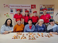 Творческо-патриотический мастер-класс в преддверии Дня Победы объединил ершовцев двух поколений