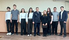 В ОМВД России по Ершовскому району на торжественном мероприятии сотрудники полиции принимали поздравления