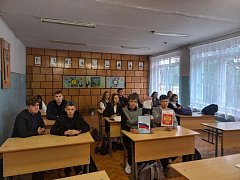 Учебная неделя в школе пос. Учебный началась с занятия на тему патриотизма