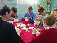 Для женщин Ершовского района провели мастер-класс «Цветы для прекрасных дам»