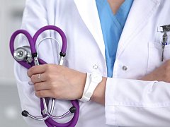 Заработная плата медработников сельской местности станет выше 100 тысяч рублей