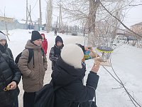 В Ершове юные друзья полиции помогают пернатым пережить зиму