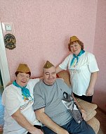 «Серебряные» волонтеры Ершовского района провели праздничную акцию 