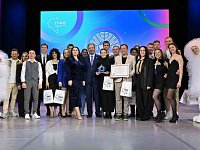 Игорь Комаров наградил победителей и лауреатов фестиваля «Театральное Приволжье»