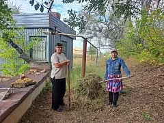 Осень — время субботников: порядок в родном краю поднимает настроение ершовским сельчанам