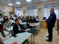 В Ершове полицейские проводят беседы со школьниками в рамках оперативно-профилактического мероприятия «Чистое поколение-2025»