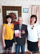 Глава и культработники с. Антоновка поздравили с праздником труженика тыла Ульянченко Алексея Антоновича