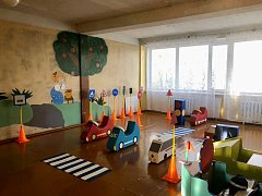 Облдепутат посетил школу и детский сад Ершовского района