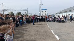 На станцию Ершов прибыл ретро-поезд