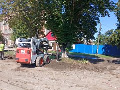 В Ершове начались работы по благоустройству территории для установки Доски почета