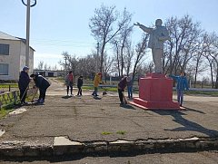 Ершовские сельчане провели совместный субботник по благоустройству памятных мест