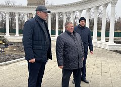 Николай Панков положительно оценил обновление ершовского городского парка