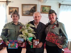 Добрая традиция - поздравить на дому ветеранов и тружеников тыла