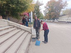 В Ершове продолжаются субботники