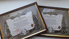 Глава Ершовского района передал ООО «ДРСУ» грамоту за поддержку военнослужащих и благодарность от воинской части