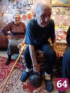 Ершовский 98-летний ветеран поднимает пудовую гирю