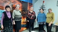 Удивительные экспонаты из других эпох посмотрели ершовцы на выставке елочных игрушек