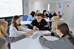 Юные знатоки трех районов встретились в «IT-КУБ.Ершов» на межмуниципальной интеллектуальной игре «Что? Где? Когда?»