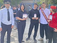 Сотрудники Госавтоинспекции и ЛОП на ст. Ершов провели совместную акцию по безопасности дорожного движения