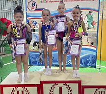 Юные гимнастки из Ершова достойно выступили на областных соревнованиях по художественной гимнастике