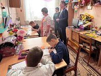 Замглавы администрации Ершовского района  Владимир Терещенко продолжает знакомиться с учреждениями соцсферы