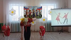 Праздничный концерт с танцами, играми и национальными блюдами провели в детском саду Ершовского района в Год единства народов