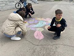 В День Земли ершовские ребята разрисовали площадь им. И. П. Кузнецова