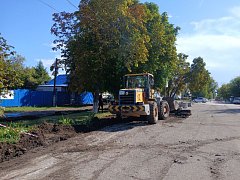 В Ершове начались работы по благоустройству территории для установки Доски почета