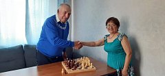 В Ершовском районе прошел шахматный турнир между «серебряными» волонтерами и получателями соцуслуг