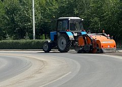 Отличная новость для горожан: в Ершове приобретена новая подметально-уборочная машина