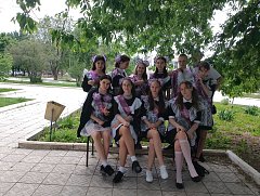 Ершовские выпускники фотографируются на улицах города