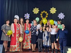 В с. Черная Падина Ершовского района женщинам подарили «Букет прекрасных поздравлений»