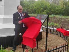 В ершовском селе установили мемориальную плиту с именами ветеранов ВОВ