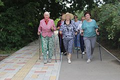 Необычный марш-бросок скандинавской ходьбы совершили ершовские старшие