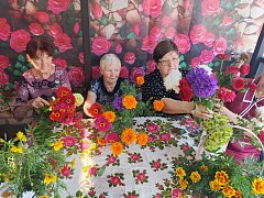 В ершовском селе прошли тематические посиделки в День разноцветных букетов