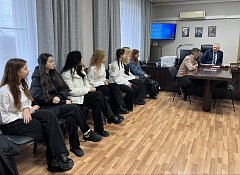 Ученики 10Б класса школы №3 г. Ершова посетили эксплуатационное локомотивное депо