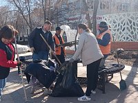 В Ершове сегодня прошел первый в этом году массовый субботник