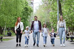 Региональный материнский капитал с начала года получили 790 многодетных семей области