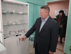 Николай Панков встретился с коллективом ФАПа в Новой Краснянке Ершовского района
