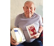 Долгожитель из ершовского села Виктор Иванович Скрехин принимает поздравления с юбилеем