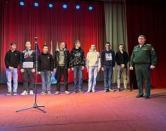 С главной ершовской сцены провожали будущих солдат