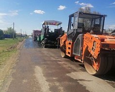 В селе Моховое Ершовского района начался ремонт дороги на улице 25 съезда КПСС
