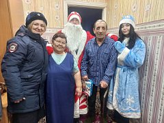 «Полицейский Дед Мороз» поздравил ершовцев с Новым годом