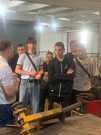 Ершовские студенты побывали на экскурсии на самом крупном сельхозпредприятии района