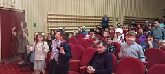 В Ершове детям участников спецоперации показали  театрализованное  представление  «Волшебный трон Деда Мороза»