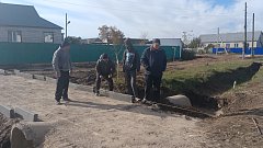 В Ершове продолжается строительство тротуаров и пешеходных дорожек