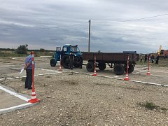 У ершовских студентов появилась возможность получить удостоверение тракториста-машиниста, не выезжая за предела района