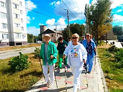 «Серебряные» ходоки Ершовского района совершили мини-марафон «Долголетие – в активности!»