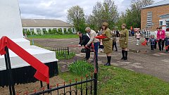 В ершовском селе установили мемориальную плиту с именами ветеранов ВОВ